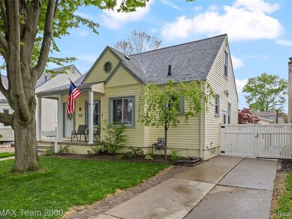 2824 Bennett Street, Dearborn, MI 48124