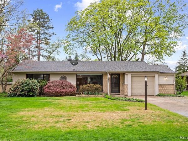 2475 Lafay Drive, West Bloomfield Twp, MI 48324