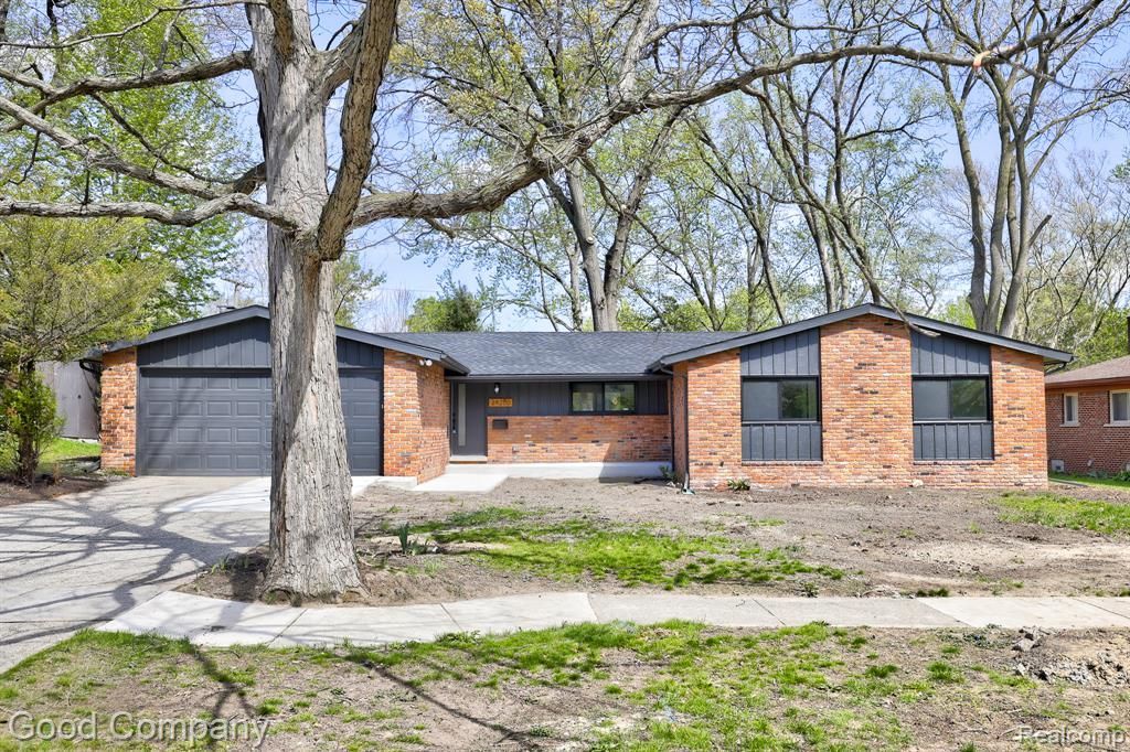 24250 Majestic Street, Oak Park, MI 48237 Main Photo