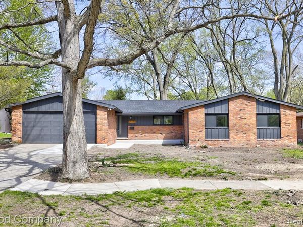 24250 Majestic Street, Oak Park, MI 48237