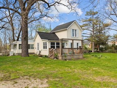 212 Brighton Lake Road, Brighton, MI 48116