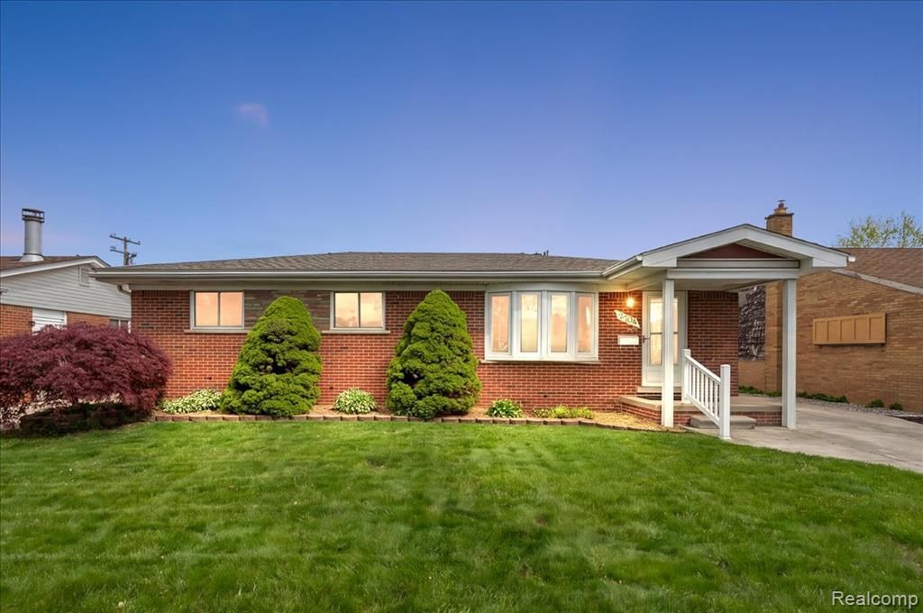 2704 Dunlop Street, Trenton, MI 48183 Main Photo