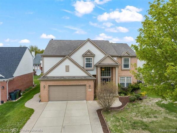 49385 Central Park E, Shelby Twp, MI 48317