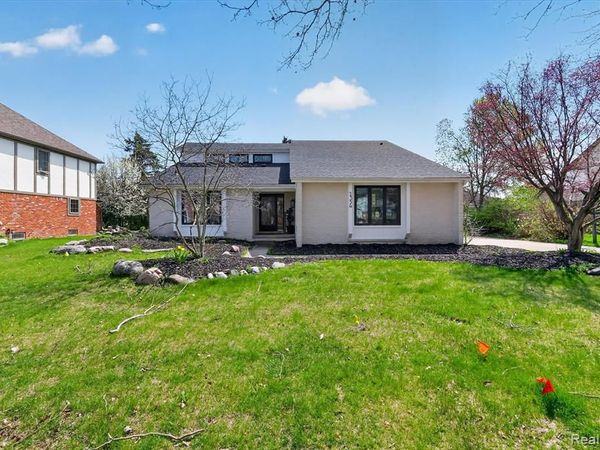 2354 Erickson Drive, Troy, MI 48085