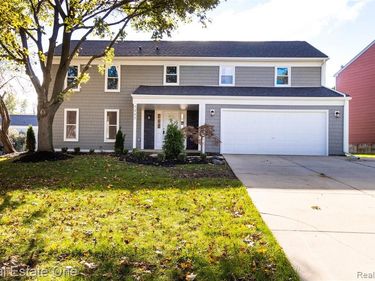 5485 Hammersmith Drive, West Bloomfield Twp, MI 48322