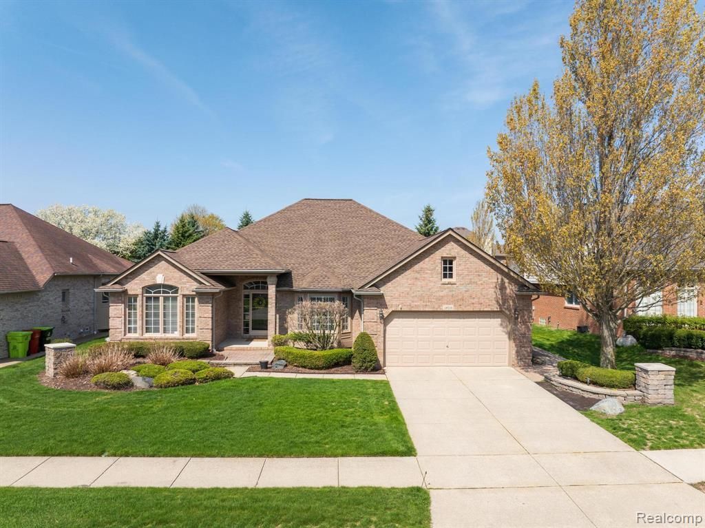 49213 Dunhill Drive, Macomb Township, MI 48044 Main Photo