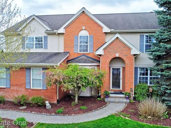 650 Eastlake Trail, Oxford Twp, MI 48371