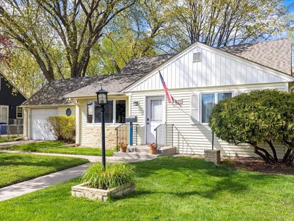 2099 Lacrosse Avenue, Saint Paul, MN 55119