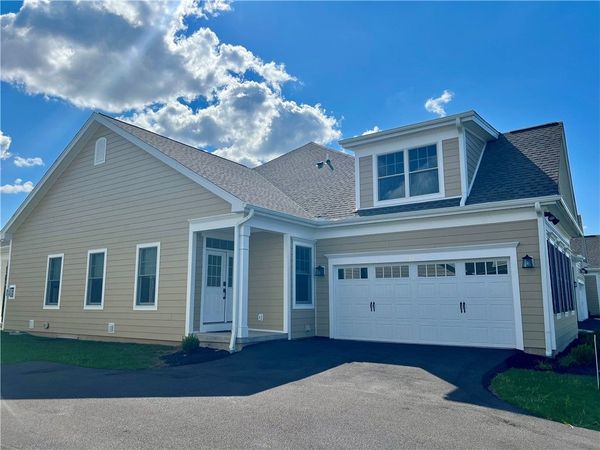 241 Bretlyn Cir , Rochester, NY 14618