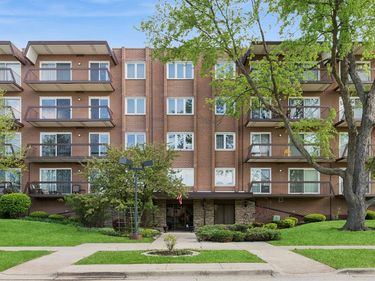 8100 W Foster Lane, Unit 311, Niles, IL 60714