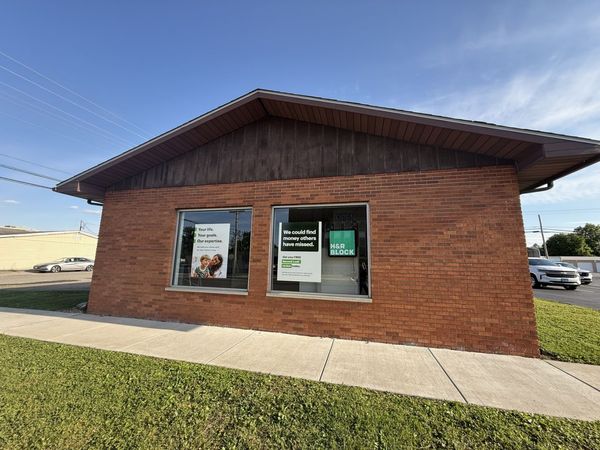 400 W Main Street , West Frankfort, IL 62896