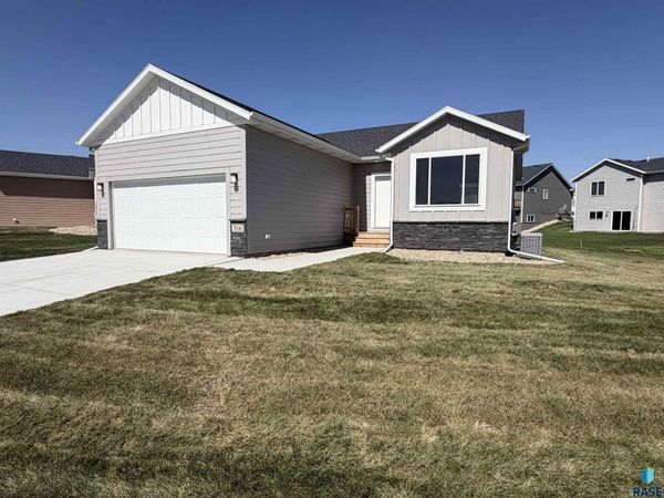 316 S Willow Spring Dr, Sioux Falls, SD 57110