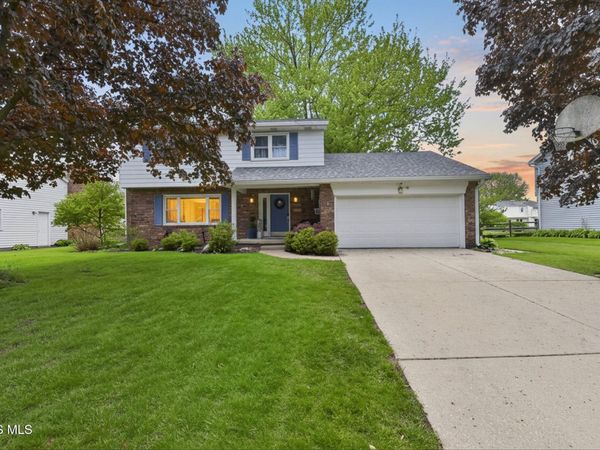 6107 Wakefield Drive, Sylvania, OH 43560