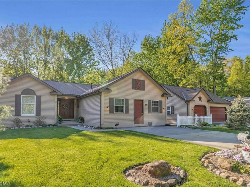 7468 Dyke Avenue, North Ridgeville, OH 44039 Photo 2