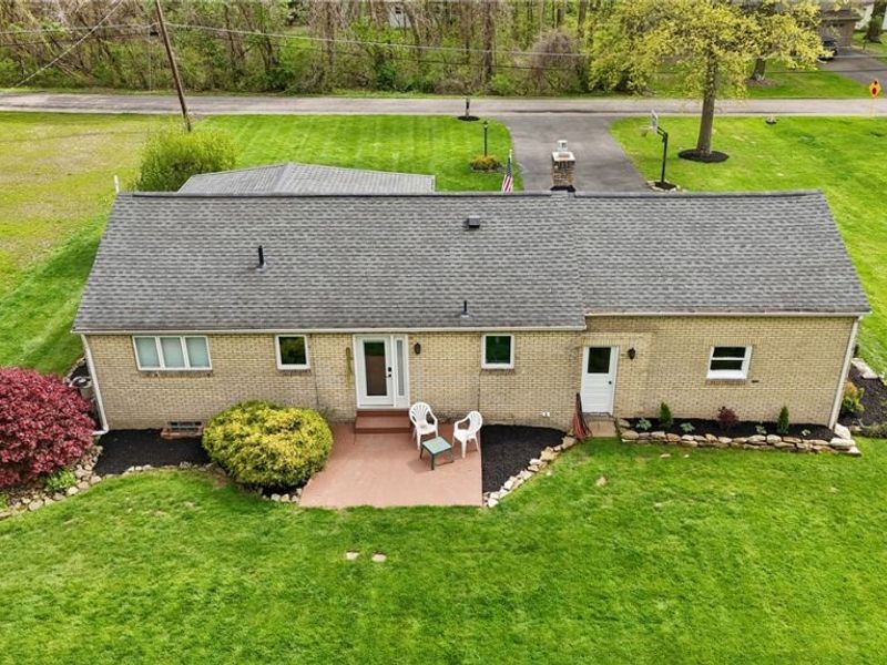 6987 White Oak Drive, Hubbard, OH 44425 Photo 10
