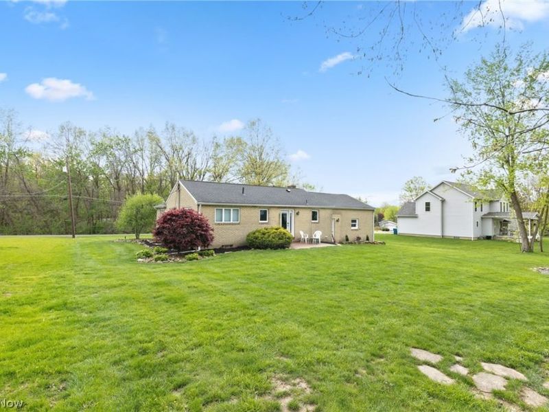 6987 White Oak Drive, Hubbard, OH 44425 Photo 12