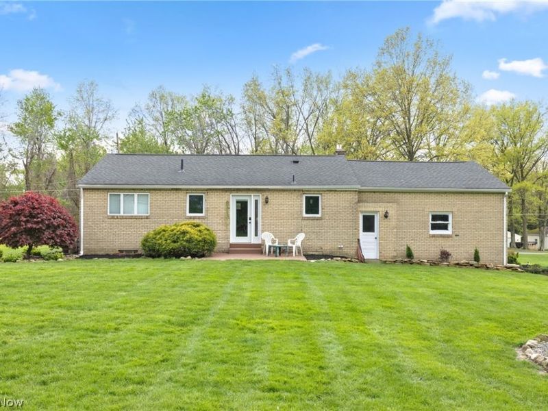 6987 White Oak Drive, Hubbard, OH 44425 Photo 13