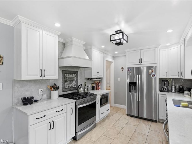 6987 White Oak Drive, Hubbard, OH 44425 Photo 22