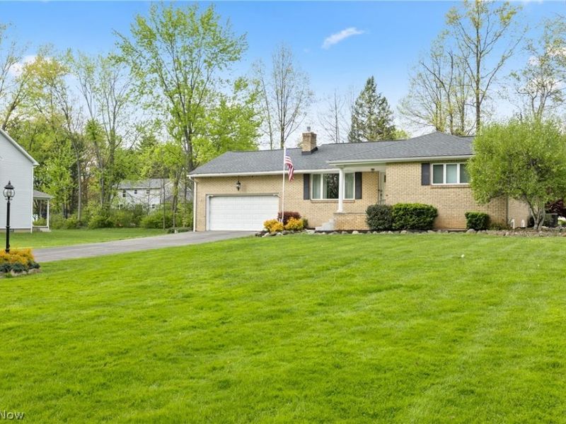 6987 White Oak Drive, Hubbard, OH 44425 Photo 4