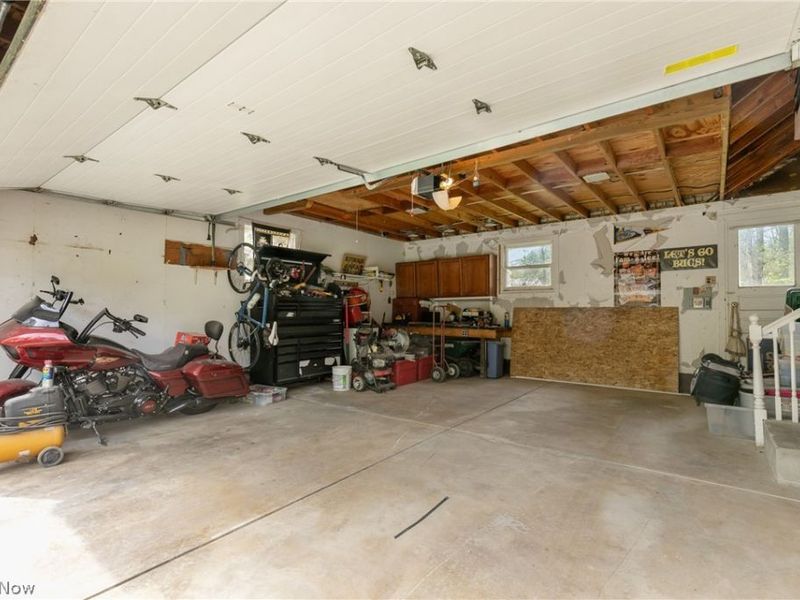 6987 White Oak Drive, Hubbard, OH 44425 Photo 41