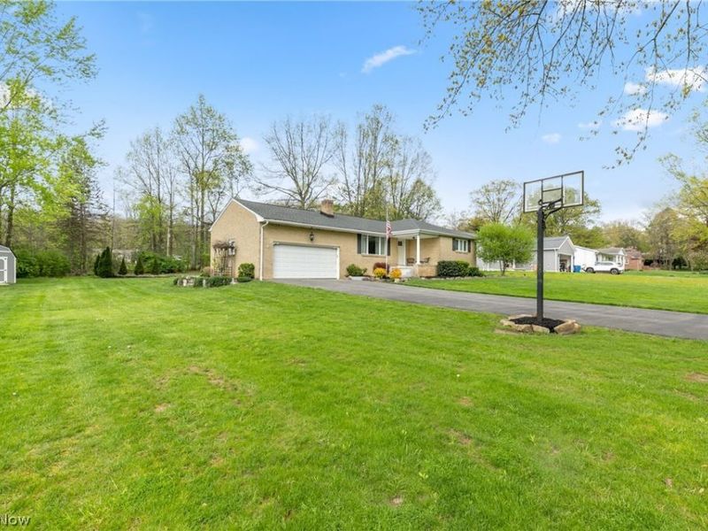 6987 White Oak Drive, Hubbard, OH 44425 Photo 5