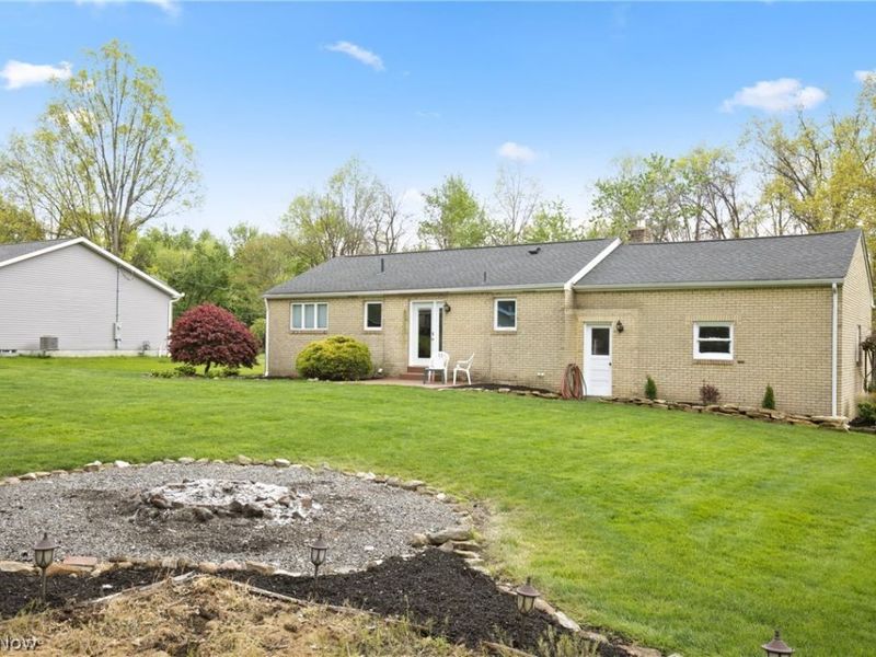 6987 White Oak Drive, Hubbard, OH 44425 Photo 9