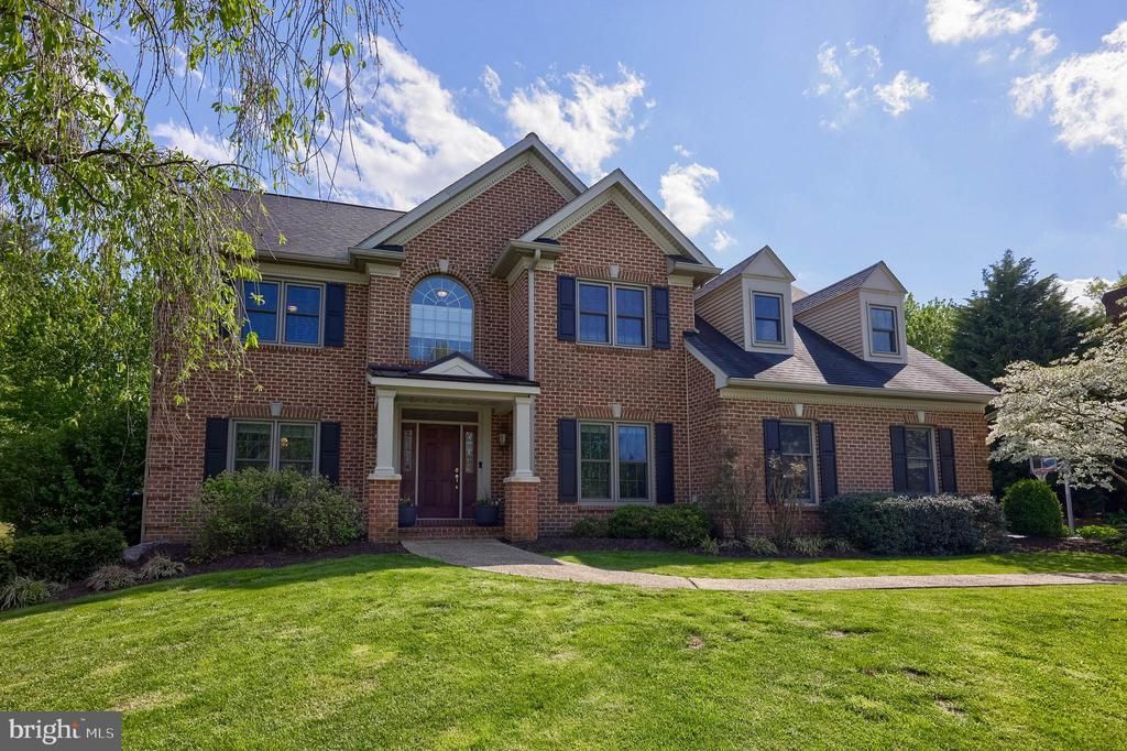 2124 QUAIL DRIVE, LANCASTER, PA 17601