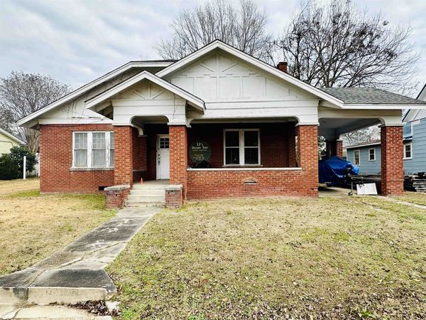 219 W COURT AVE, Selmer, TN 38375