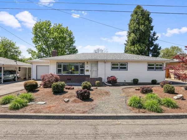 444 NE 12th Street, Grants Pass, OR 97526