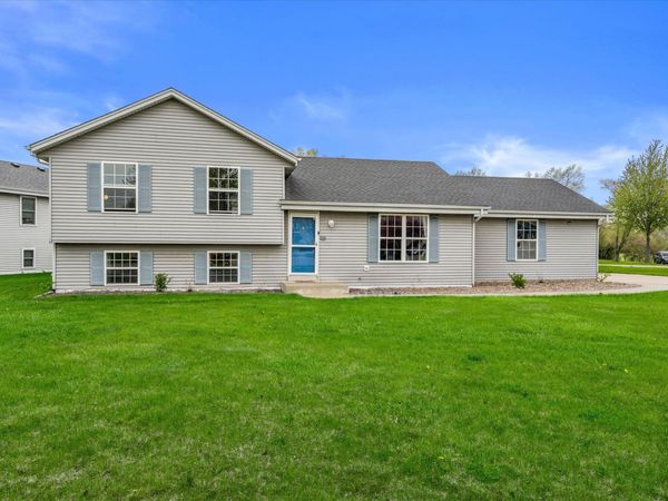 164 E Fairfield Dr, Oak Creek, WI 53154