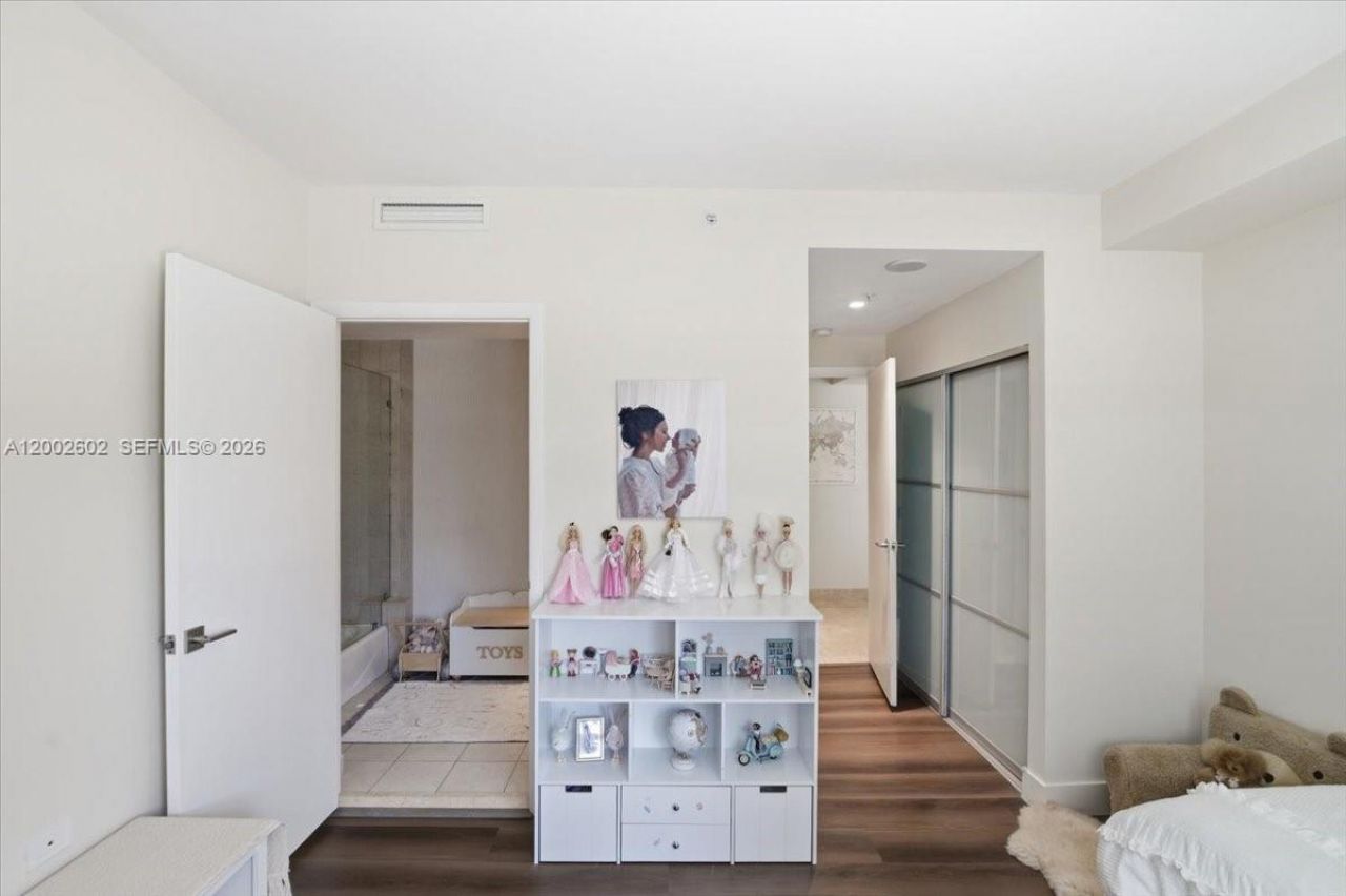 801 Brickell Key Blvd, Unit 409, Miami, FL 33131 Photo