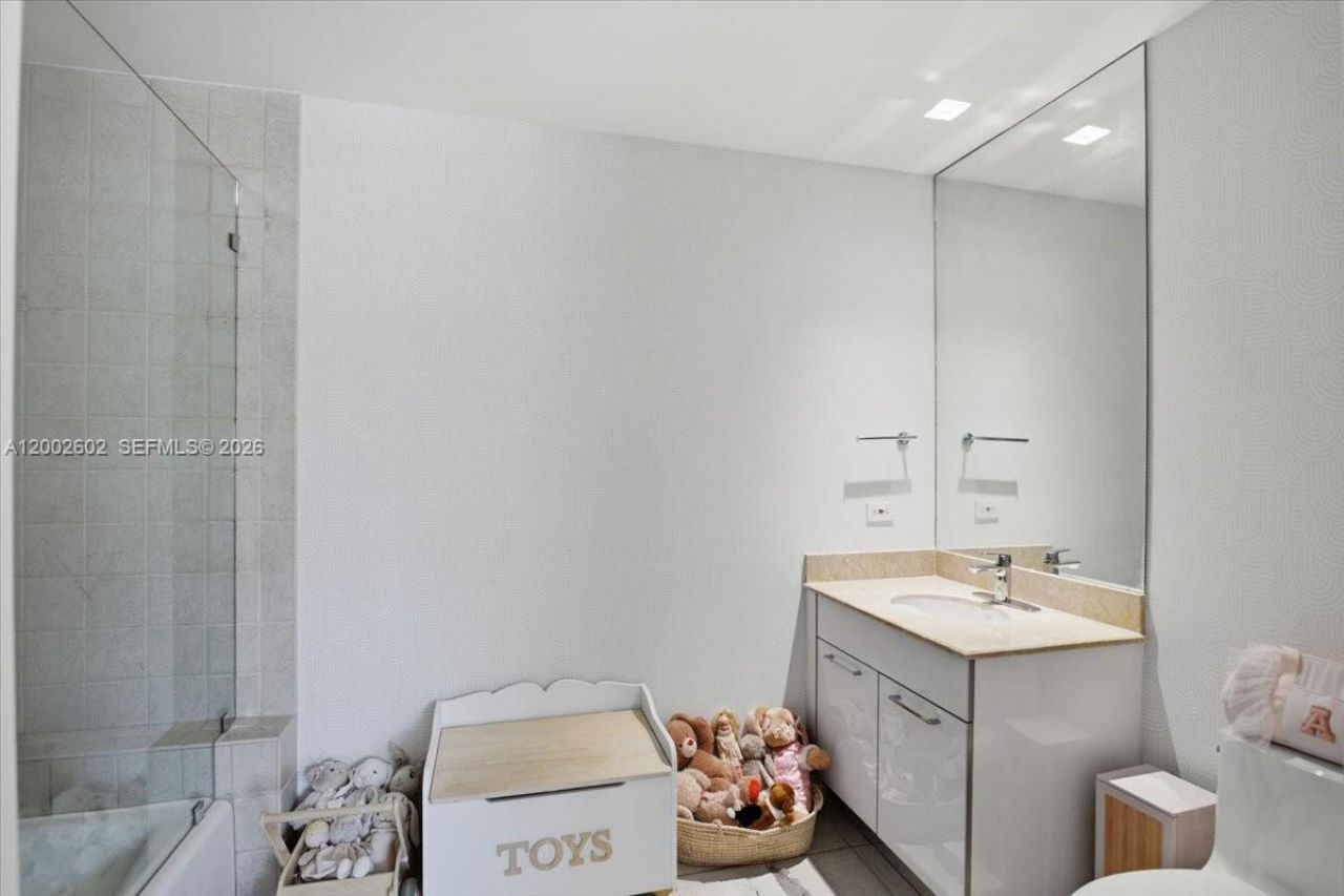 801 Brickell Key Blvd, Unit 409, Miami, FL 33131 Photo