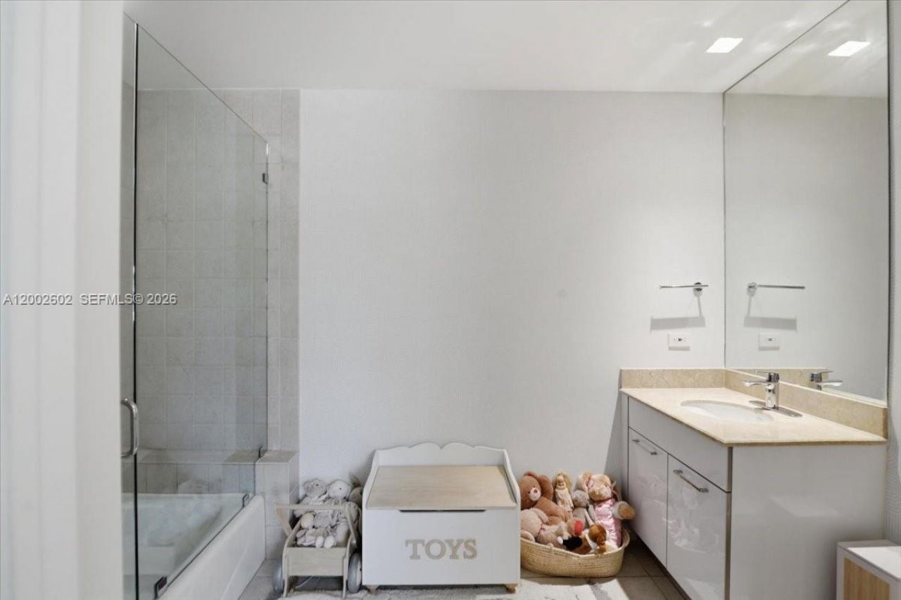 801 Brickell Key Blvd, Unit 409, Miami, FL 33131 Photo