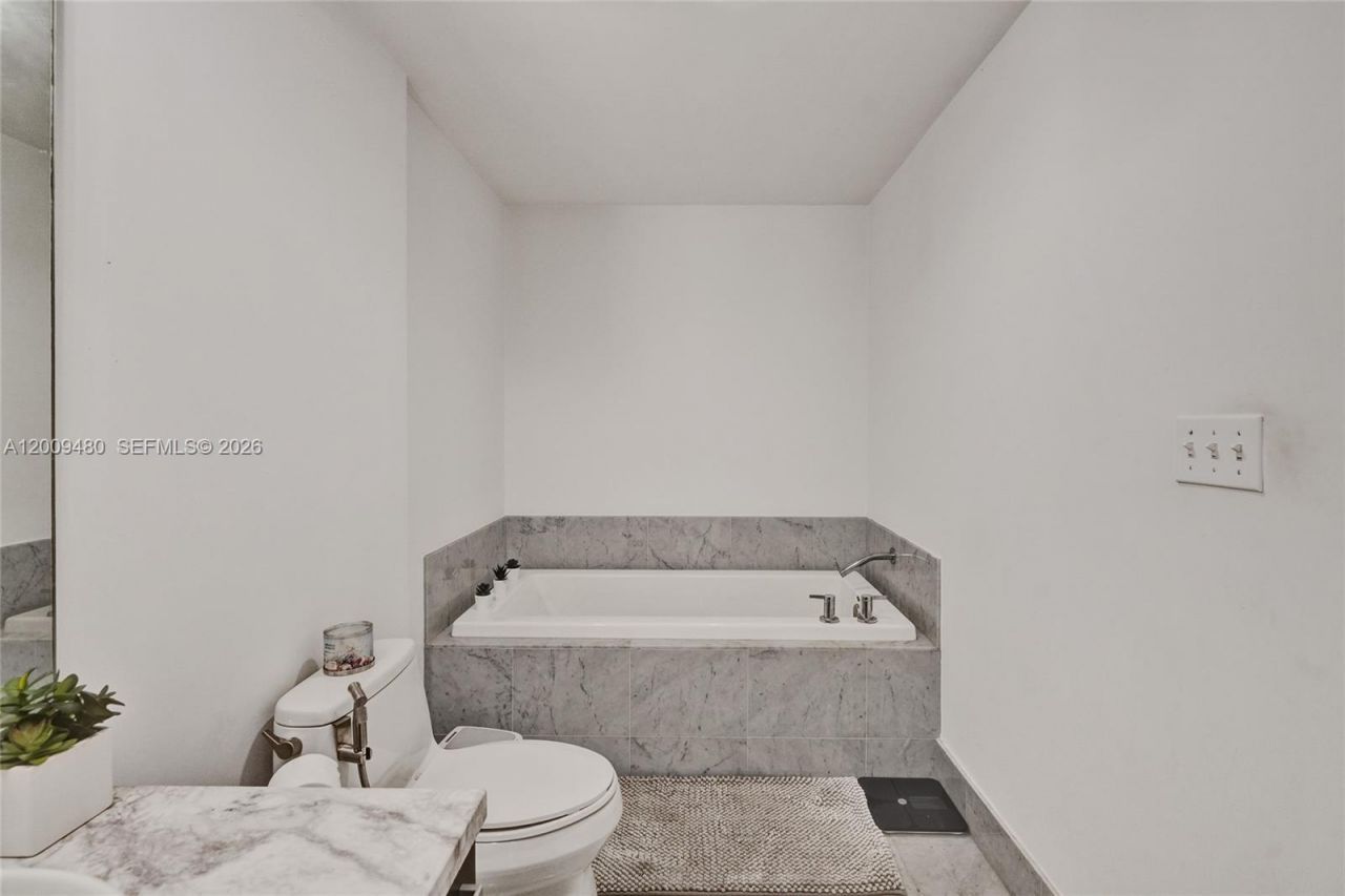 253 NE 2nd St , Unit 3304, Miami, FL 33132 Photo