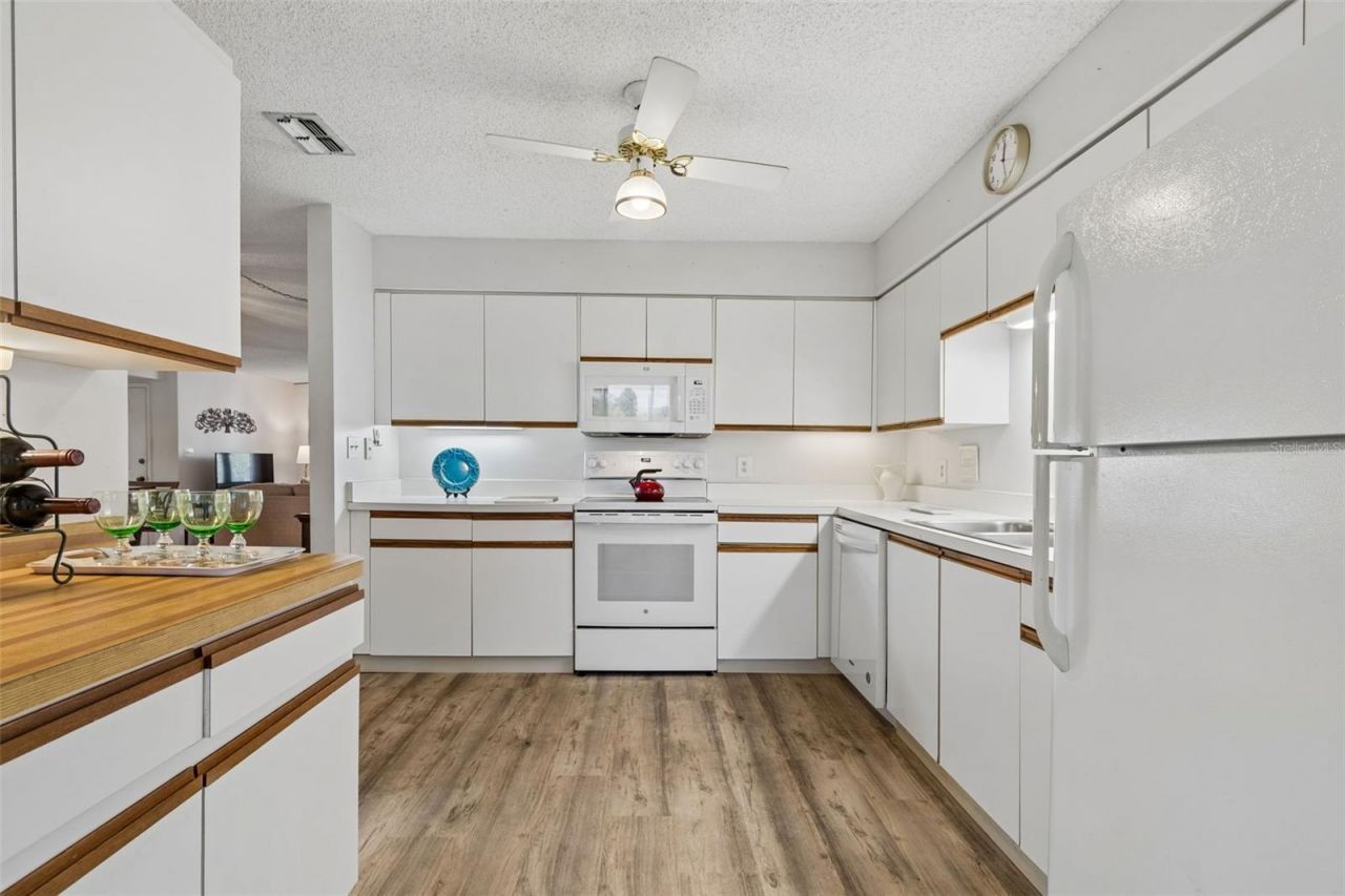 6067 Fairway Lane, Unit 1413, Bradenton, FL 34210 Photo