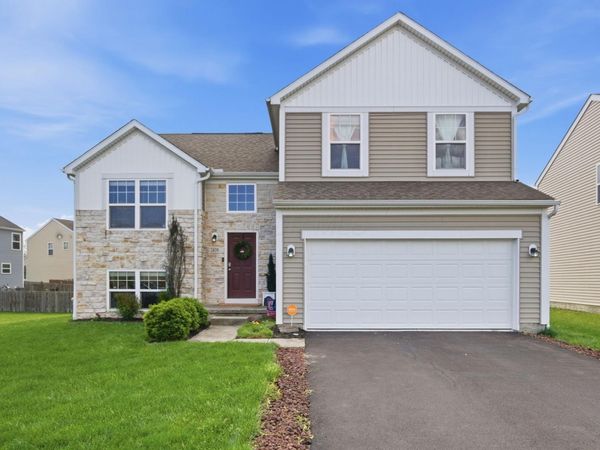 2439 Angelfire Drive, Grove City, OH 43123