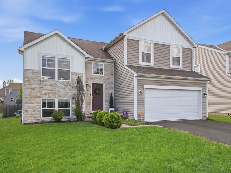 2439 Angelfire Drive, Grove City, OH 43123 Photo 3