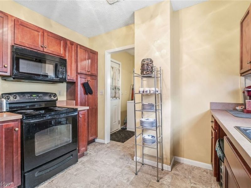 457 9th Street , Elyria, OH 44035 Photo 9