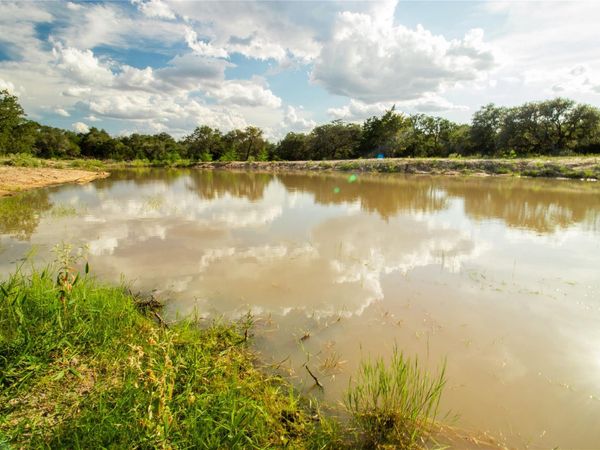 001 County Road 15 , Hallettsville, TX 77964