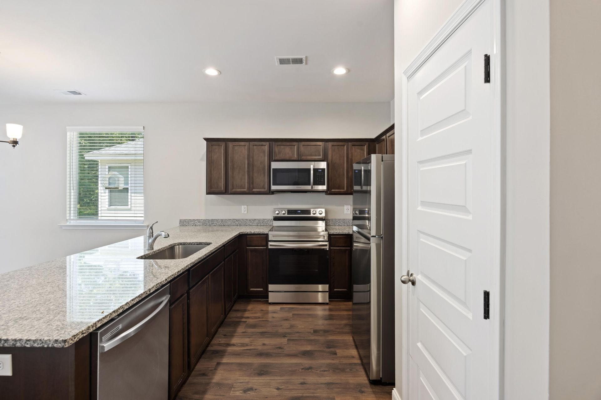 1196 Warrens Way Photo 10