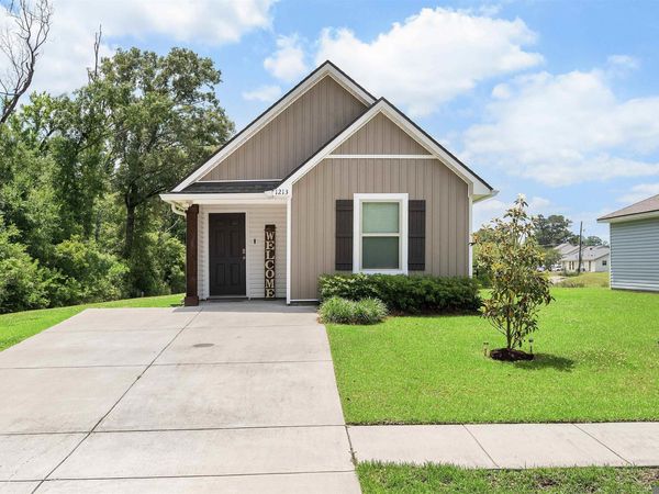 1213 E Saint Charles St, Gonzales, LA 70737