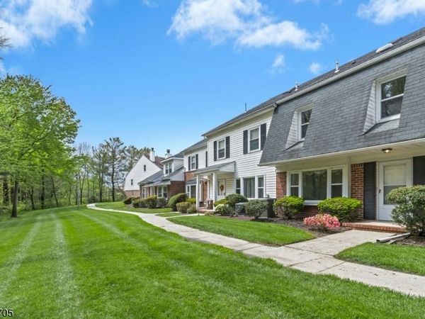 12 Harwich Ct, Scotch Plains, NJ 07076