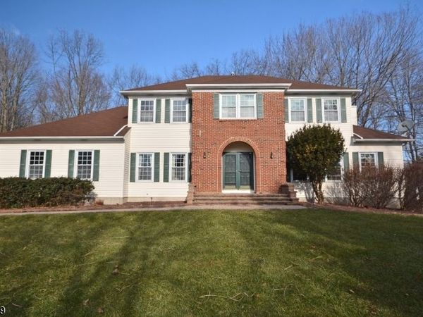 1124 Van Arsdale Dr, Branchburg, NJ 08853