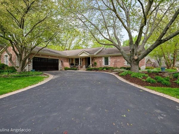 570 Hillside Court, Barrington, IL 60010