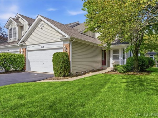2012 WAVERLY Circle , St. Charles, IL 60174