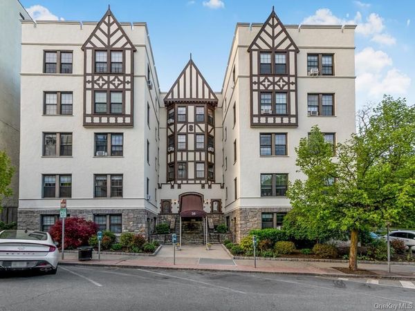26 Pondfield Road W, Unit F, Bronxville, NY 10708