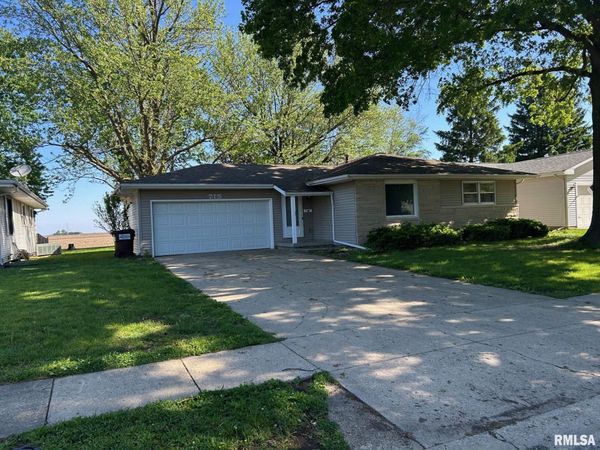 715 E Heights Avenue, Taylorville, IL 62568