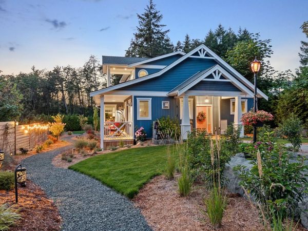 7863 Tozer Rd, Fanny Bay, BC V0R 1W0