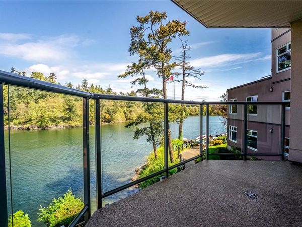 1083 Tillicum Rd, Unit #106, Esquimalt, BC V9V 7L7