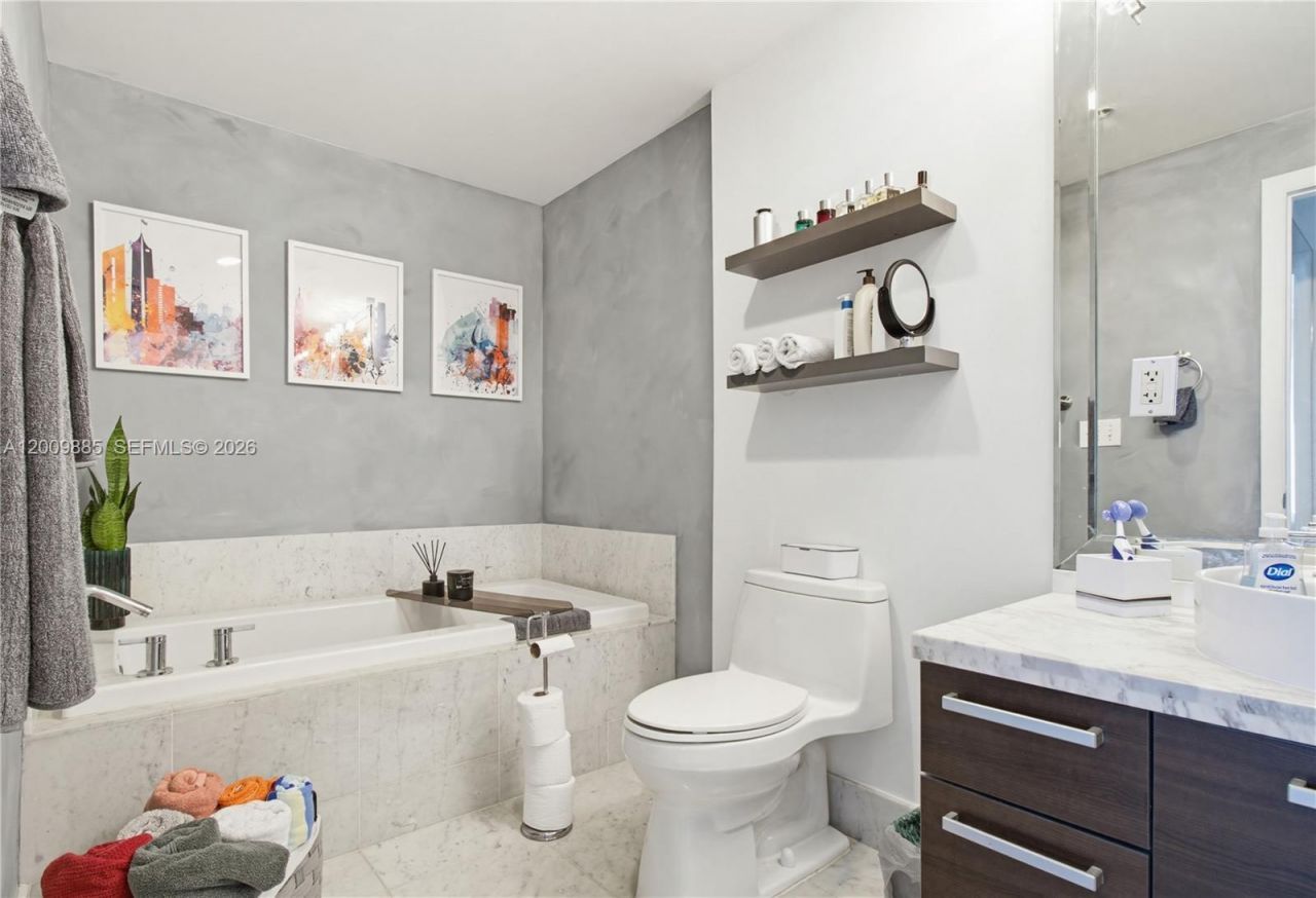 253 NE 2nd St, Unit 2005, Miami, FL 33132 Photo